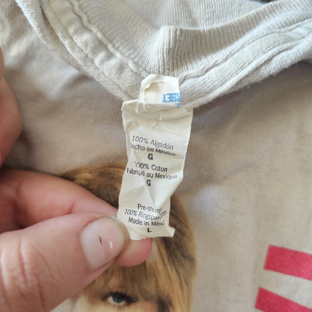 Taylor Swift Red Tour T-shirt - Picture 4 of 4